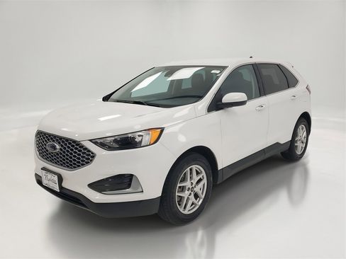 Used 2023 Ford Edge SEL image 3