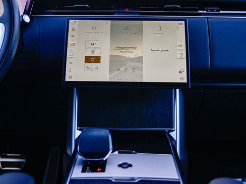 New 2026 Land Rover Range Rover Long Wheelbase SE image 13