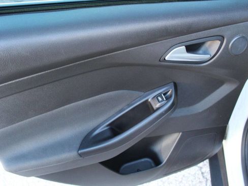 Used 2016 Ford Focus Titanium w/ Exterior Protection Package image 15