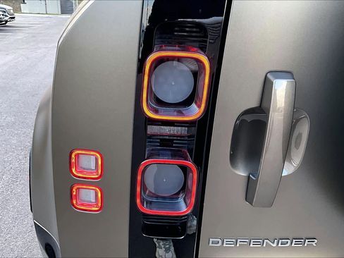 Used 2021 Land Rover Defender 110 X image 27