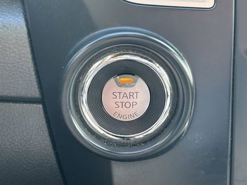 Used 2019 Nissan Titan SV w/ SV Convenience Package image 25