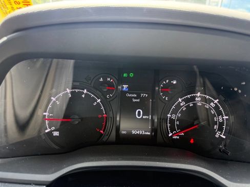 Used 2022 Toyota 4Runner SR5 AWD/4WD image 13
