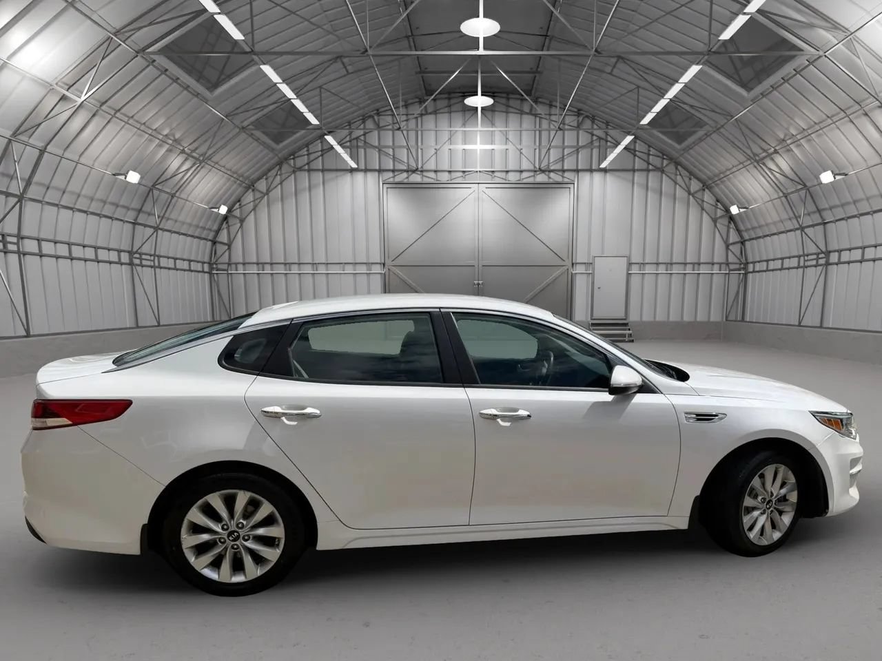 Used 2018 Kia Optima LX w/ 17" Alloy Wheels Package FWD image 10