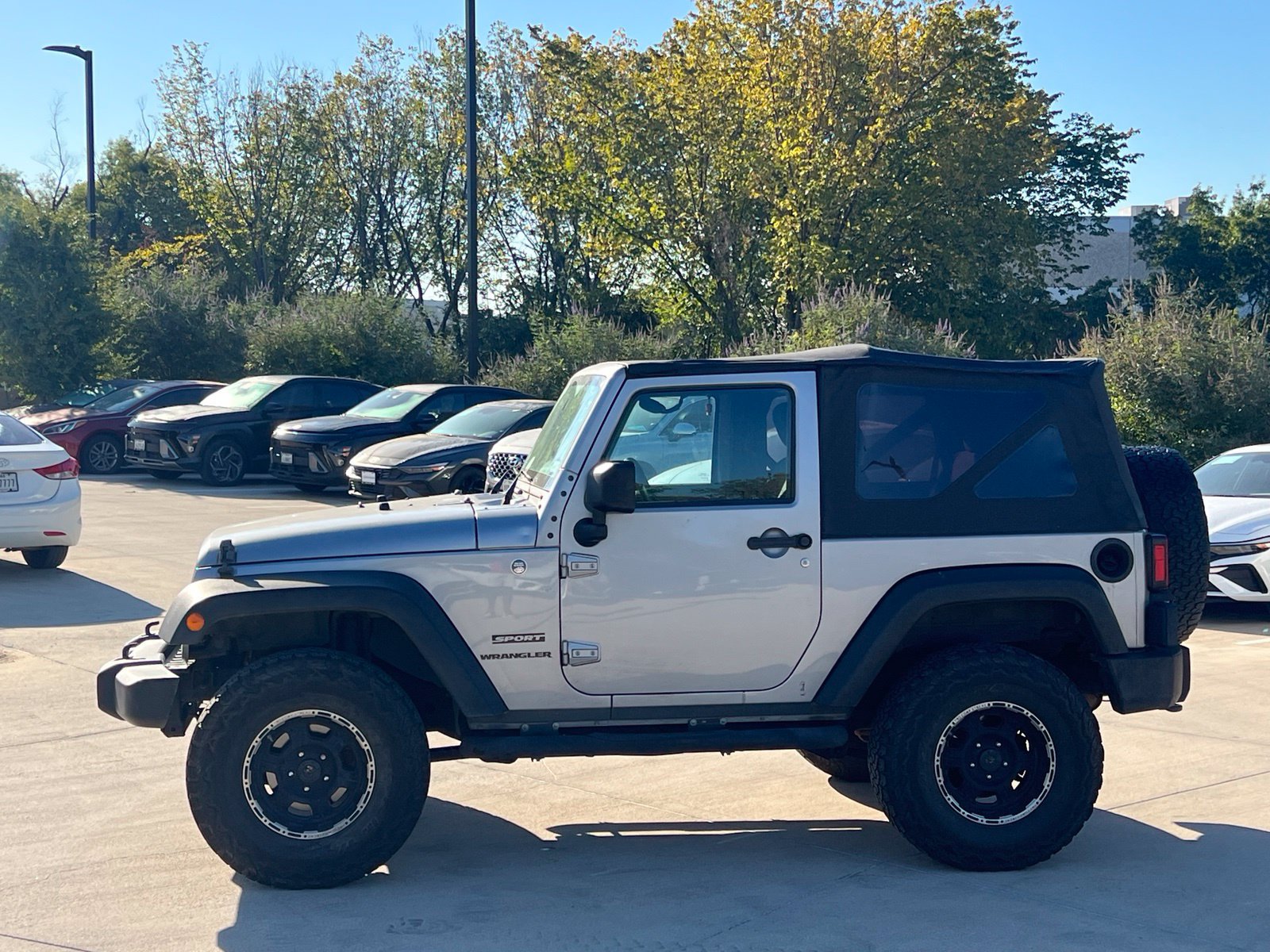 Used 2015 Jeep Wrangler Sport AWD/4WD image 16