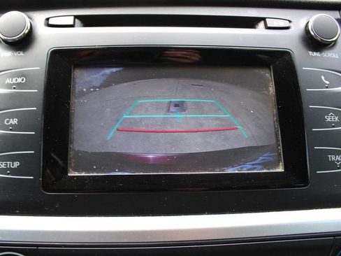 Used 2018 Toyota Highlander LE image 10