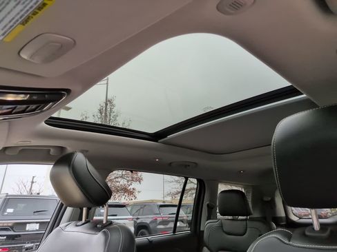 Used 2023 Jeep Grand Cherokee L Limited w/ Luxury Tech Group II image 30