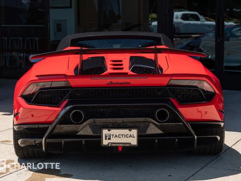 Used 2018 Lamborghini Huracan Performante image 13