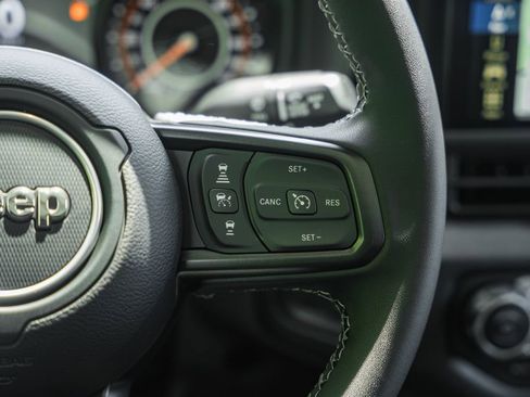 New 2025 Jeep Gladiator Sport image 31