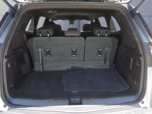 Used 2026 GMC Acadia Elevation FWD image 12