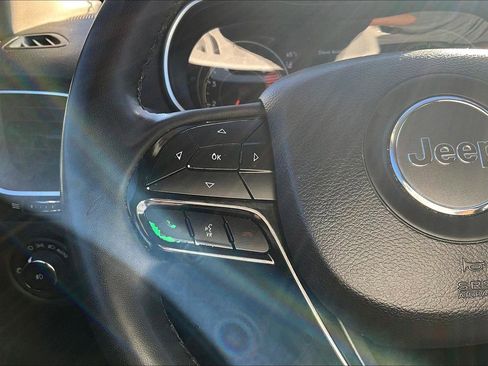 Used 2023 Jeep Cherokee Altitude Lux image 18