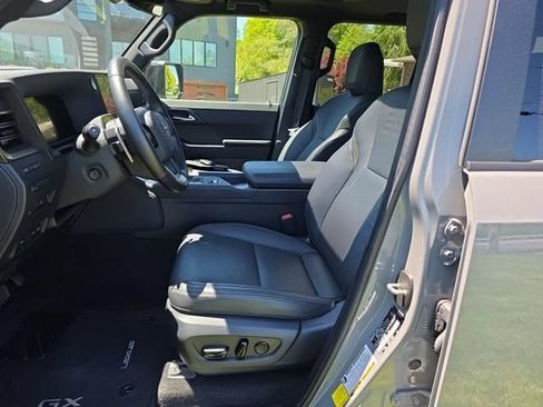 Used 2025 Lexus GX 550 AWD/4WD image 14