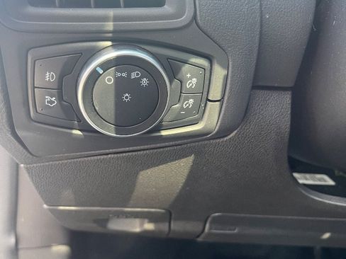 Used 2016 Ford Focus SE w/ Equipment Group 201A FWD image 24