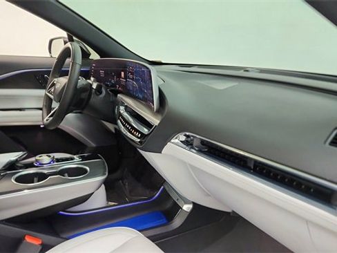 Used 2025 Cadillac Lyriq Luxury image 21