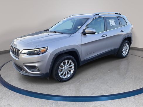 Used 2019 Jeep Cherokee Latitude w/ Popular Appearance Group AWD/4WD image 1