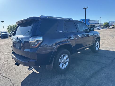 Used 2017 Toyota 4Runner SR5 image 5