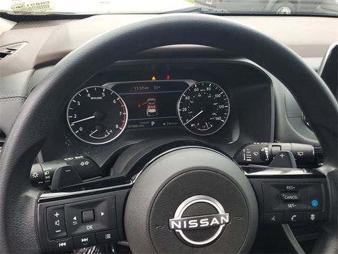 Used 2023 Nissan Rogue SV image 4