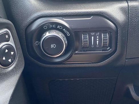 Used 2018 Jeep Wrangler Unlimited Sport S AWD/4WD image 19