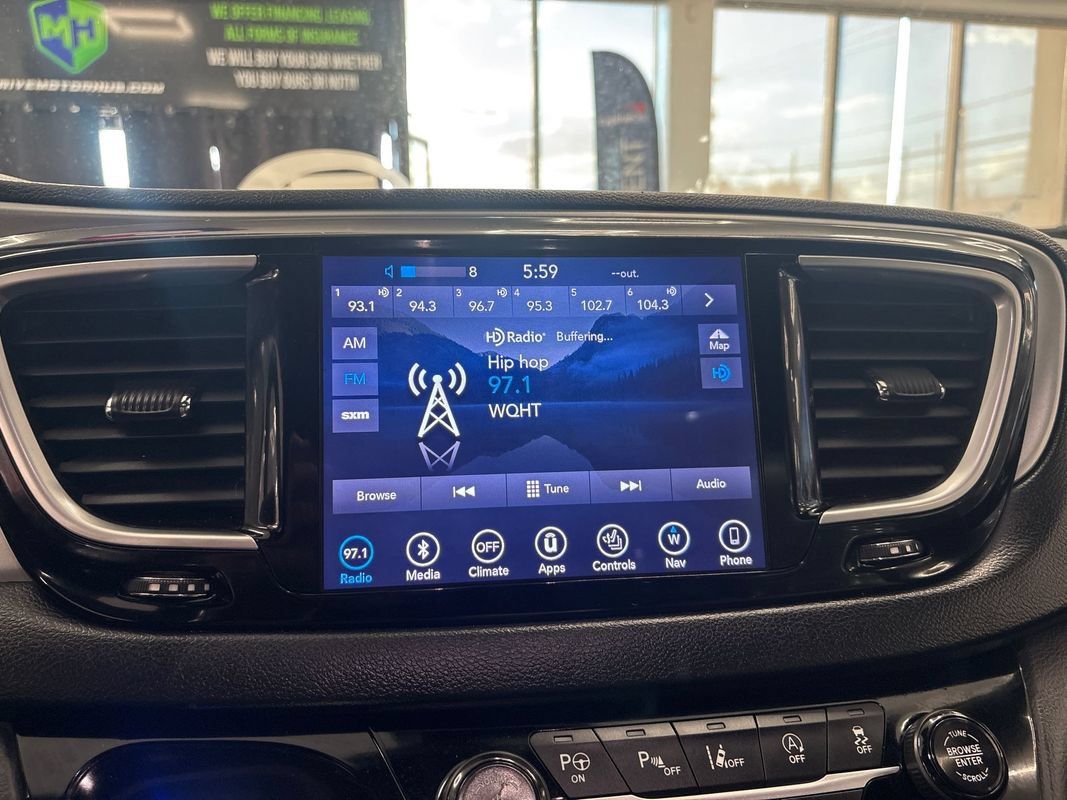Used 2019 Chrysler Pacifica Touring-L Plus w/ Advanced Safetytec Group FWD image 42