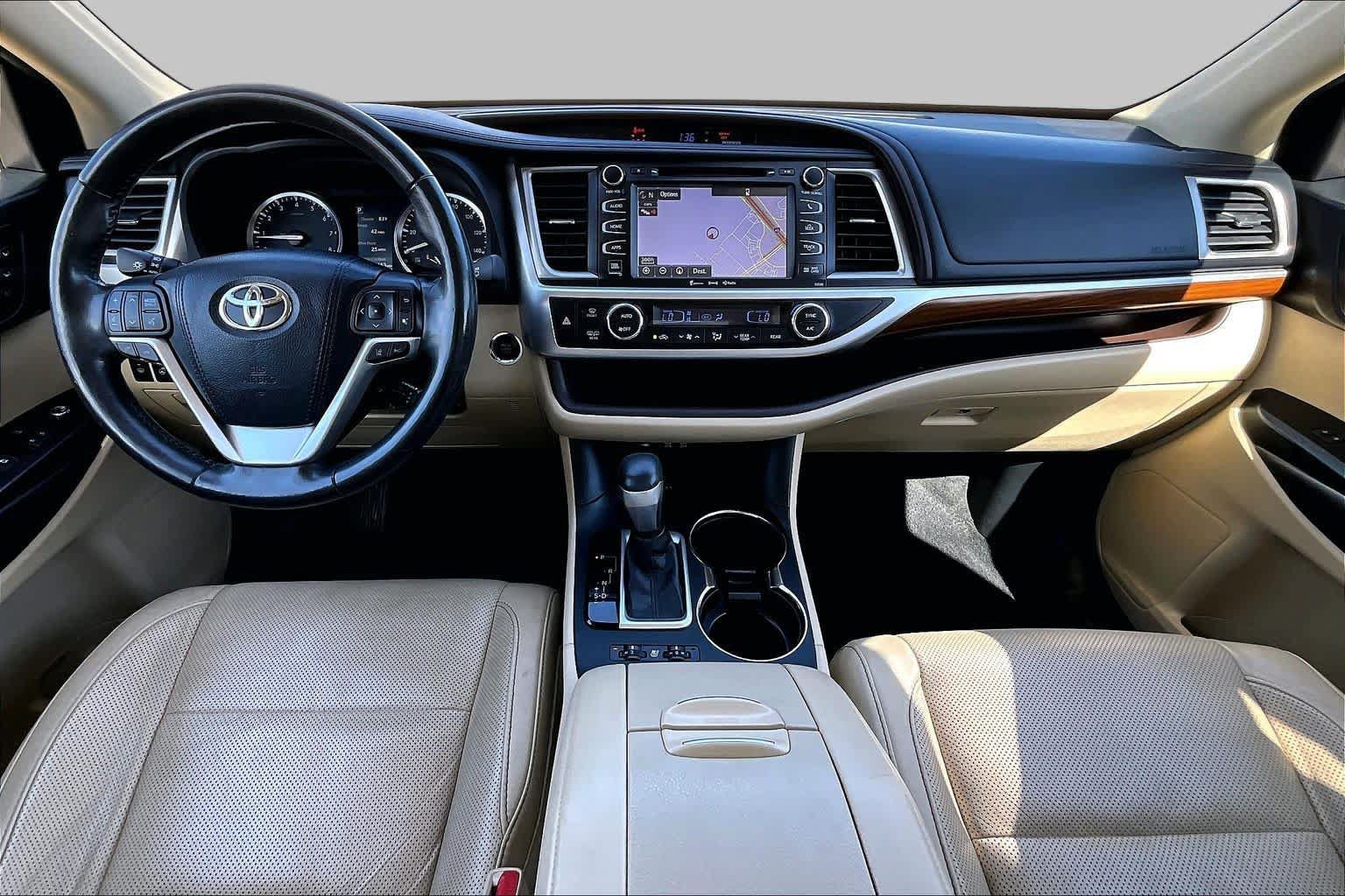Used 2017 Toyota Highlander Limited Platinum FWD image 14