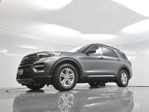 Used 2022 Ford Explorer XLT w/ Equipment Group 202A image 53