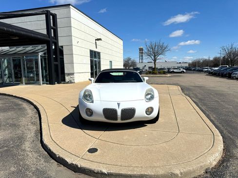 Used 2009 Pontiac Solstice Convertible w/ Premium Package image 2