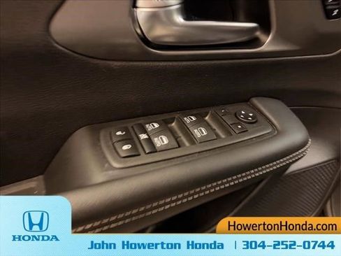 Used 2025 Chrysler Pacifica Select FWD image 15