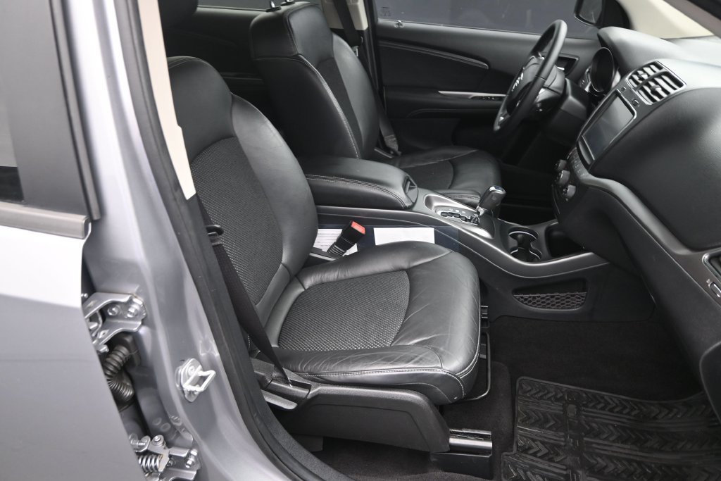 Used 2019 Dodge Journey Crossroad w/ Mopar All Weather Group FWD image 13