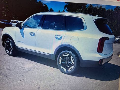 Used 2025 Kia Telluride S FWD image 2