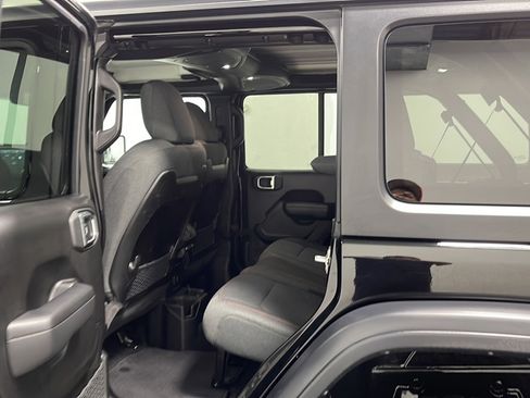 Used 2025 Jeep Wrangler Unlimited Rubicon AWD/4WD image 14