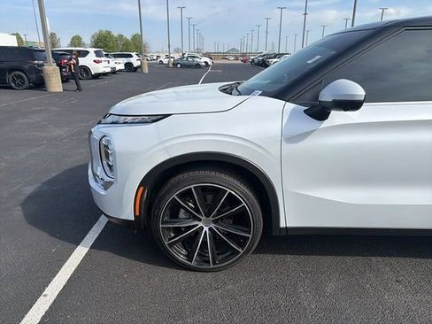 Used 2023 Mitsubishi Outlander SE image 7