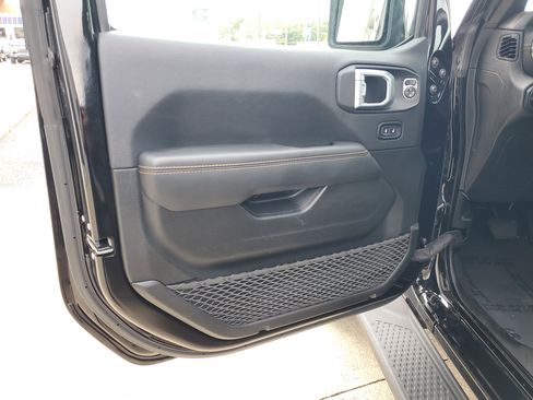 Used 2022 Jeep Gladiator Overland image 6