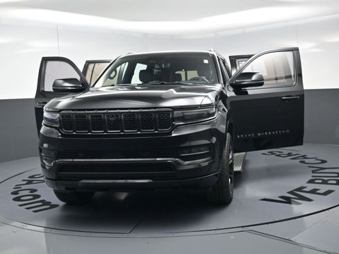 Used 2023 Jeep Grand Wagoneer Series II w/ Quick Order Packagew 28T image 22