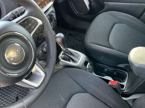 Used 2023 Jeep Renegade Latitude image 14