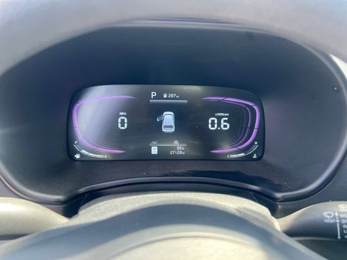 Used 2025 Kia Soul LX w/ LX Technology Package FWD image 40
