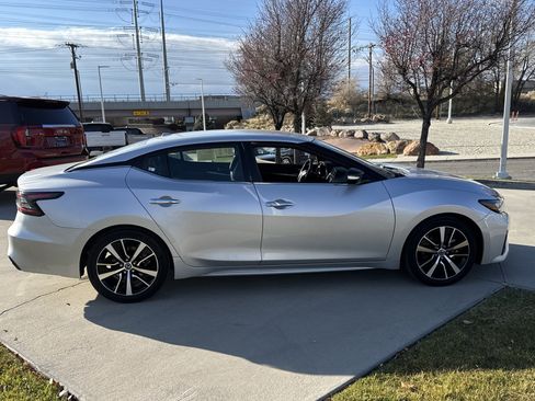 Used 2022 Nissan Maxima SV w/ Floor Mat Group image 6