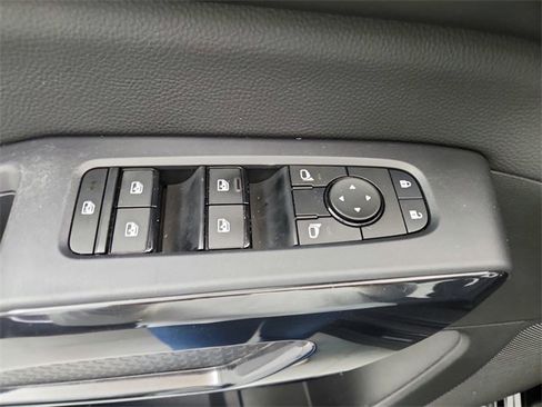 Used 2024 Nissan Pathfinder SV image 29