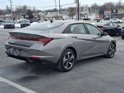 Used 2023 Hyundai Elantra SEL w/ Convenience Package image 6