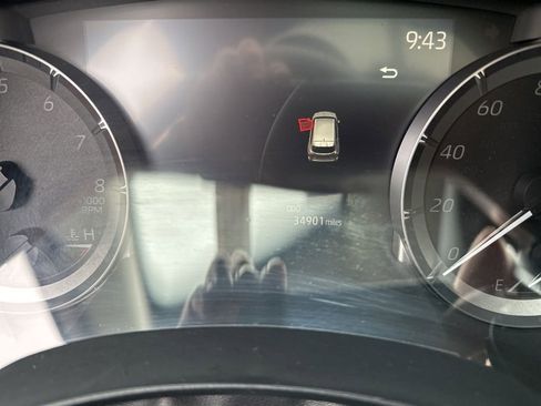 Used 2024 Toyota Highlander XLE image 8