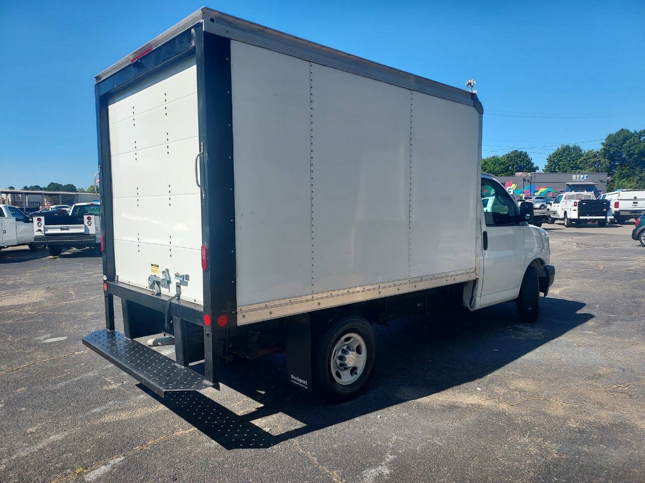 Used 2019 Chevrolet Express 3500 w/ Driver Convenience Package RWD image 4