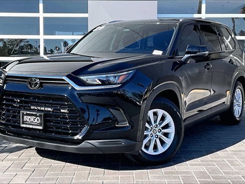 Used 2025 Toyota Grand Highlander XLE FWD image 1