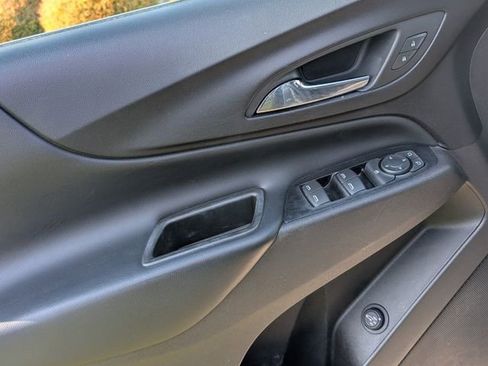 Used 2018 Chevrolet Equinox LT FWD image 13
