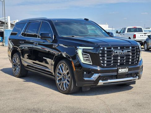 Certified 2025 GMC Yukon Denali Ultimate w/ LPO, Floor Liner Package AWD/4WD image 3