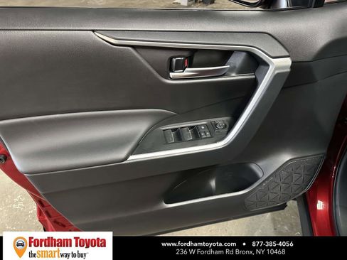 Used 2025 Toyota RAV4 XLE image 18