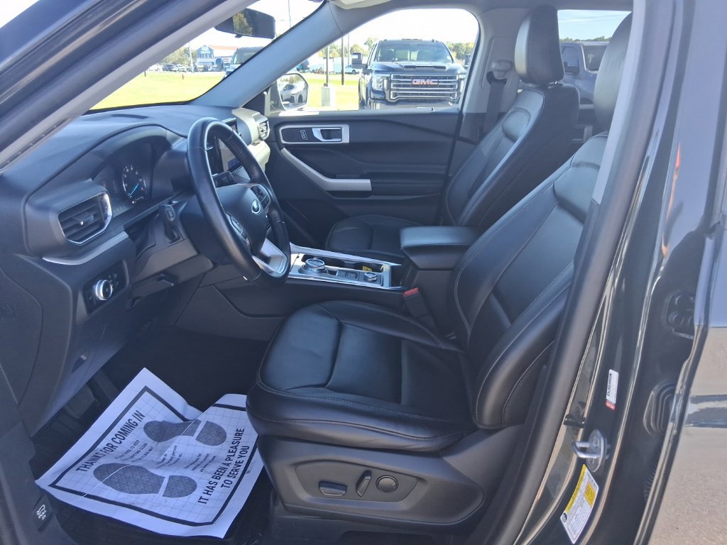 Used 2023 Ford Explorer XLT AWD/4WD image 10