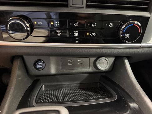 Used 2024 Nissan Rogue S FWD image 22