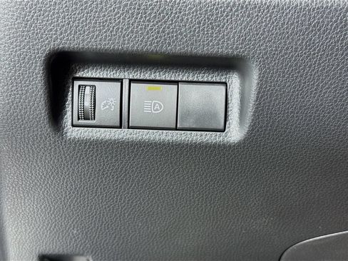 Used 2025 Toyota RAV4 LE AWD/4WD image 15