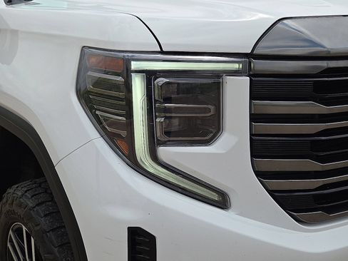 Used 2024 GMC Sierra 1500 AT4 w/ Technology Package AWD/4WD image 9