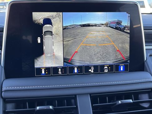 Used 2024 GMC Yukon SLT w/ SLT Luxury Package image 21