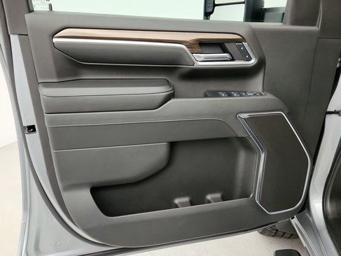 Used 2024 Chevrolet Silverado 2500 LT w/ Z71 Off-Road Package image 10