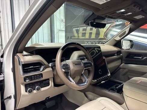Used 2025 GMC Yukon XL Denali w/ Denali Reserve Package AWD/4WD image 5